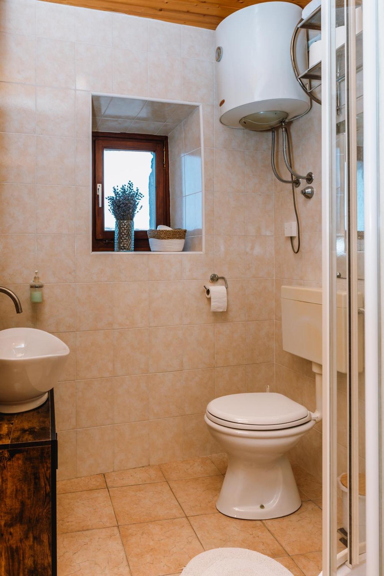 Apartment Valetovi Štanjel Eksteriør billede